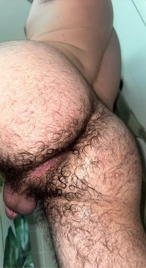 (22) I love how my hair gets curly when it’s wet