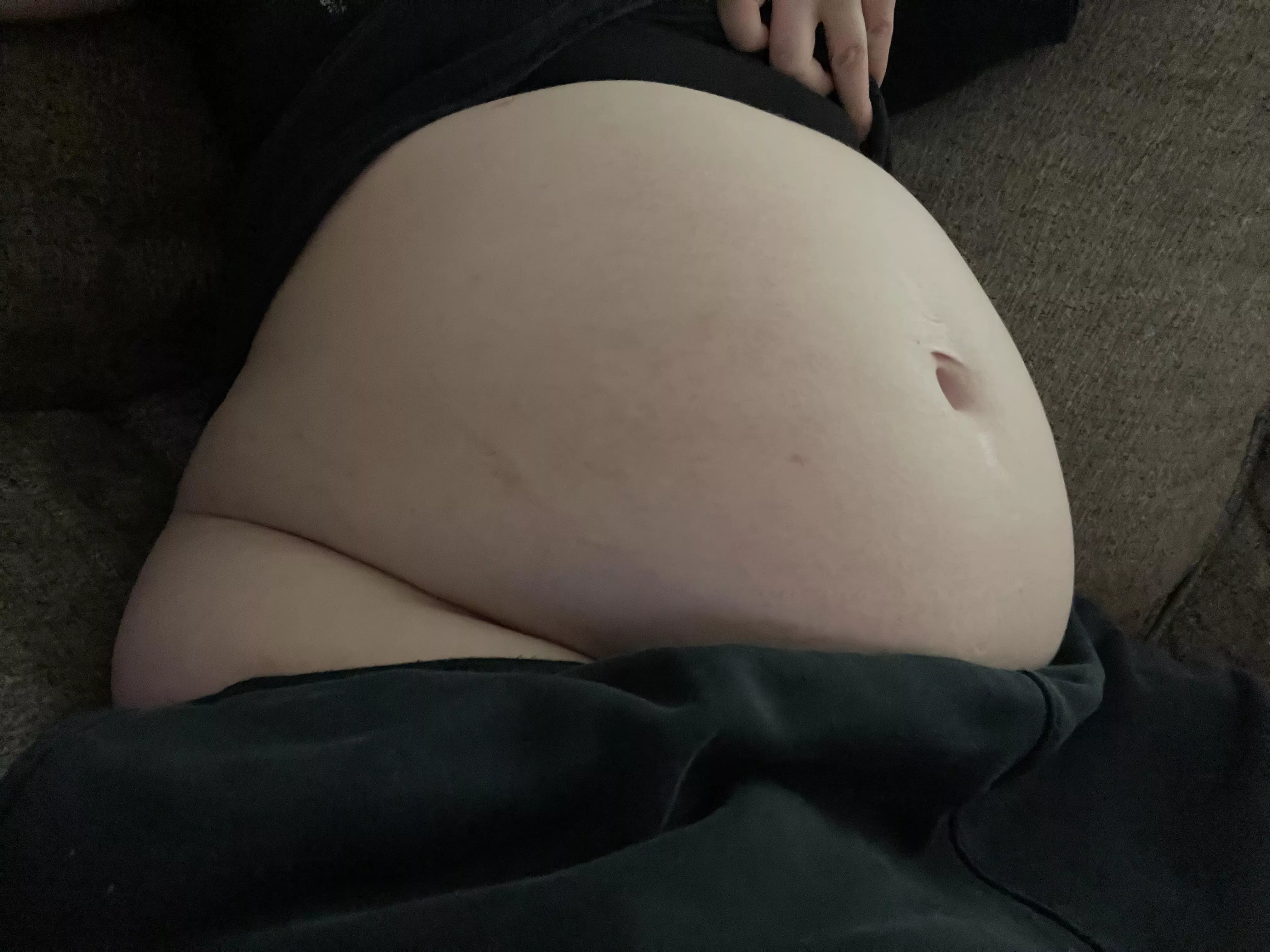 34 weeks & feeling huge 😫