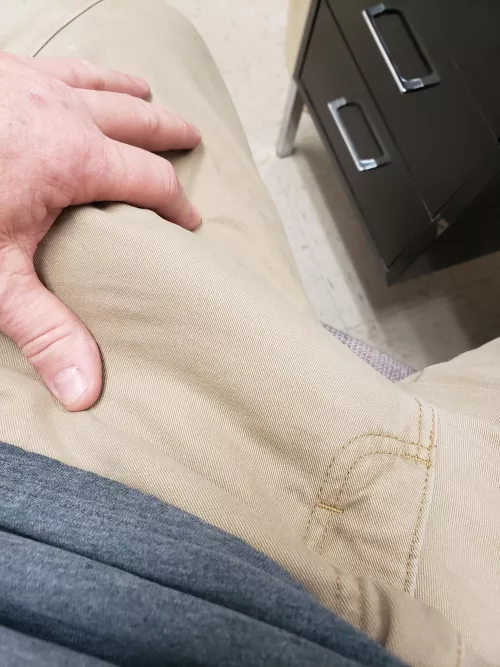 [56] Bored at work 😏