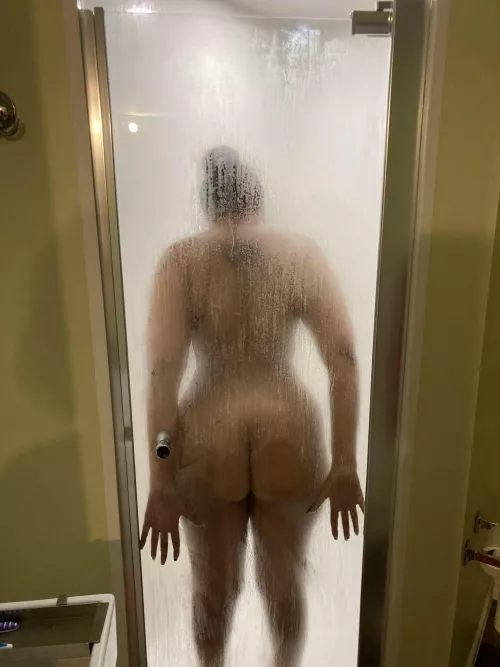 Anyone want to fuck her in the shower?