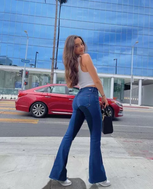 Ava allan wet her jeans