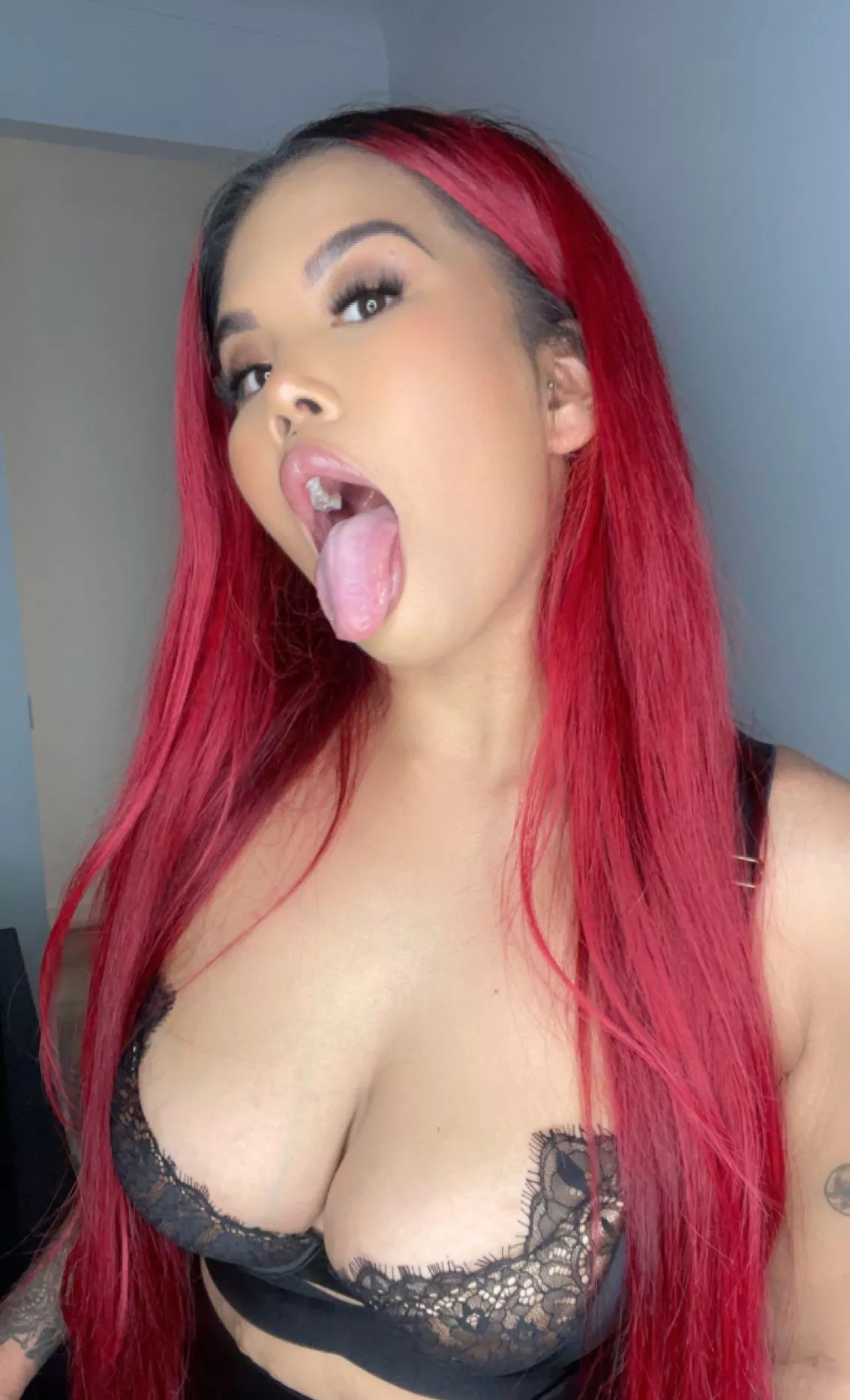 Busty Asian with an Australian accent? 😏😈