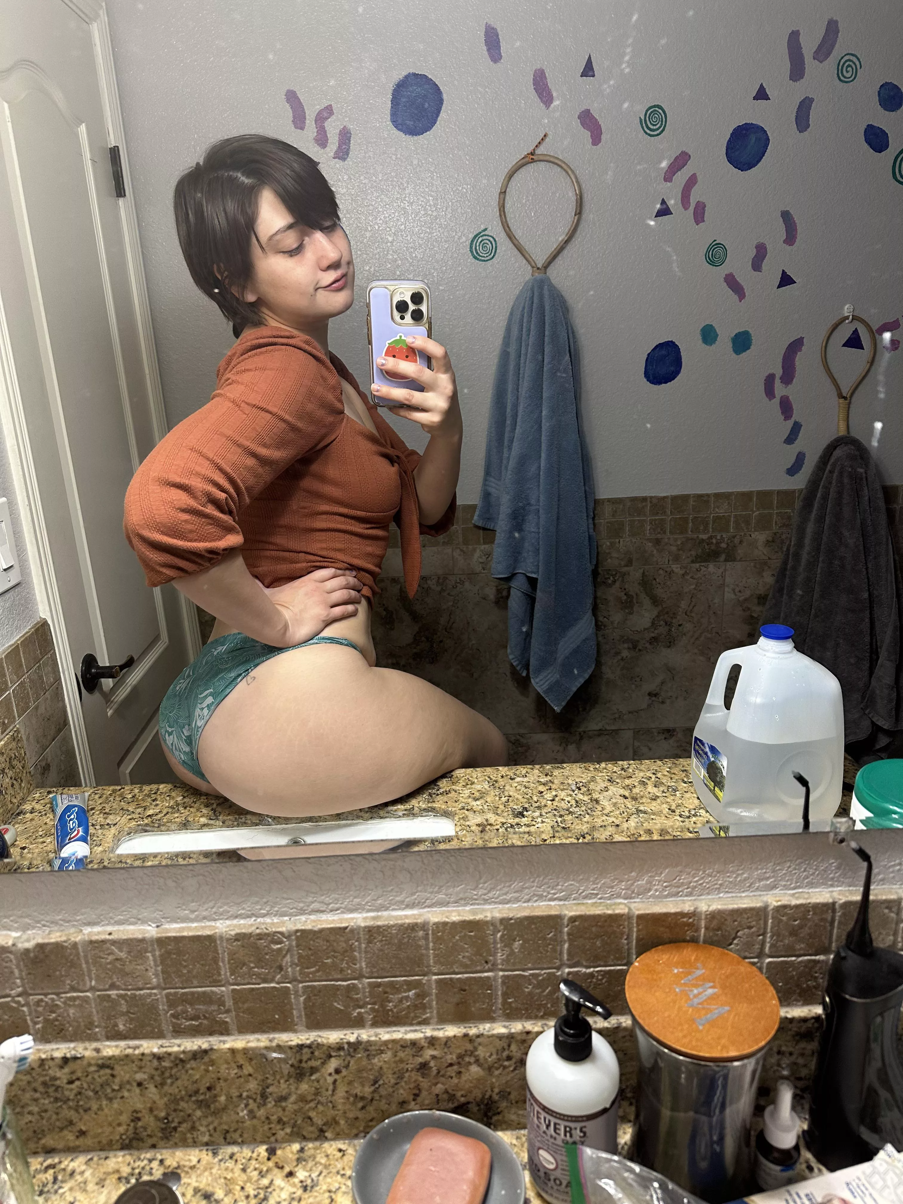 Classic sink pose [F]