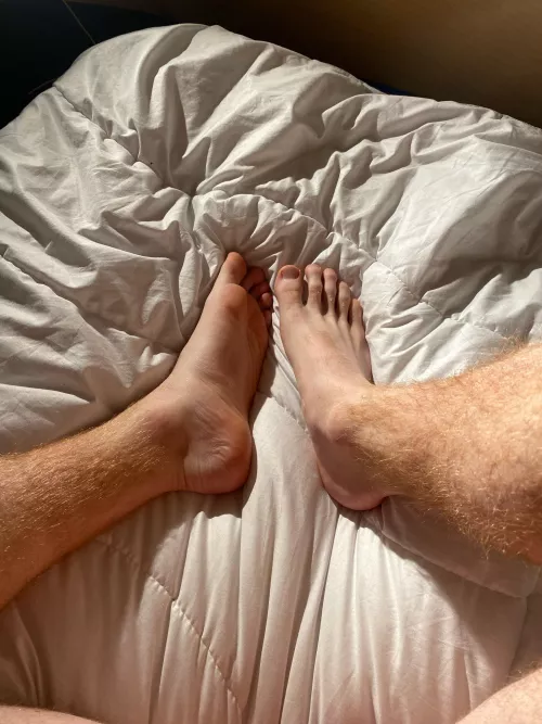 Cum on my feet daddy🤭