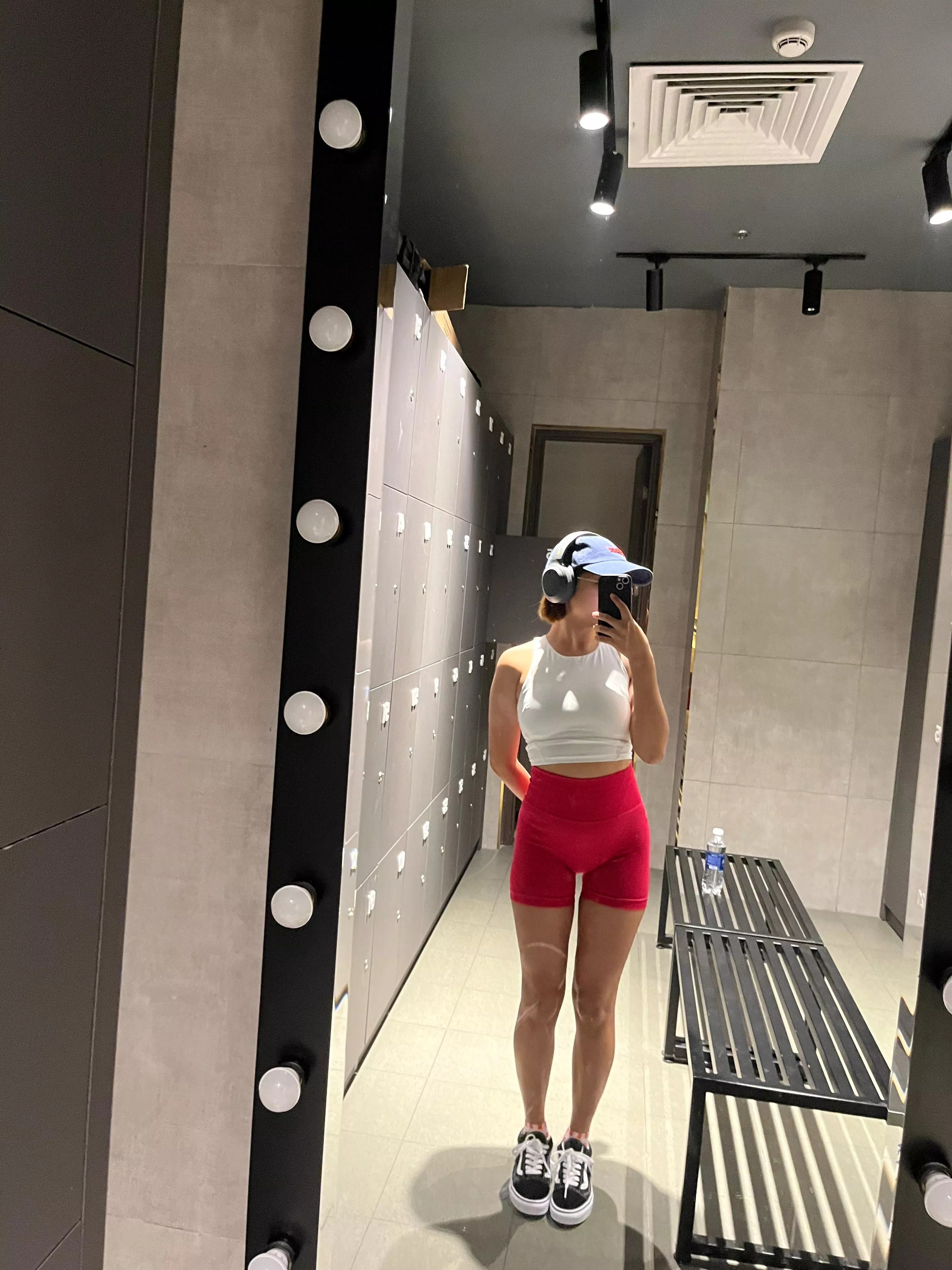 Daydreaming of being a freeuse slut whilst in the gym. (f)