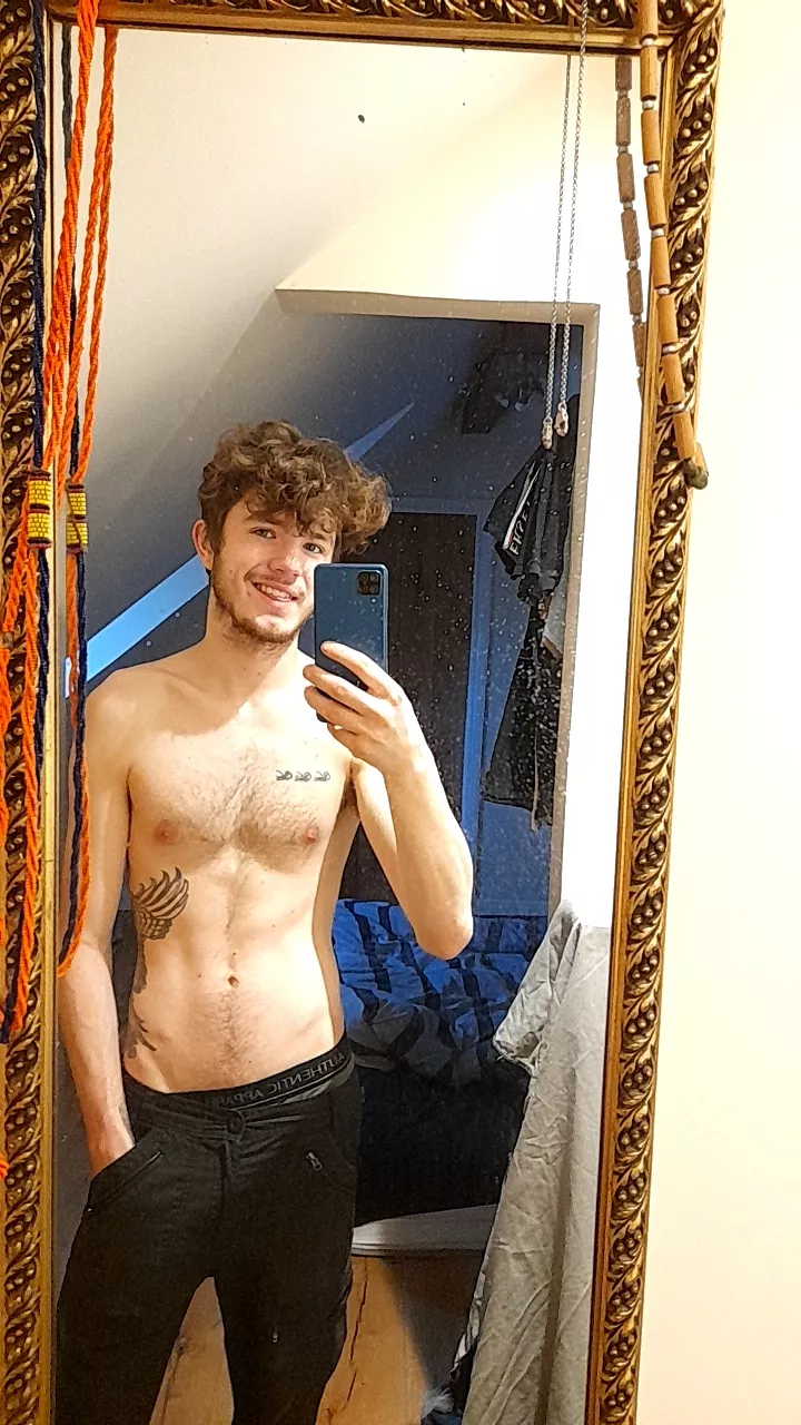 Do I let it keep growing or cut it? Im at that awkward length where I wanna give up π
π Do I let it keep growing or cut it? Im at that awkward length where I wanna give up π
π