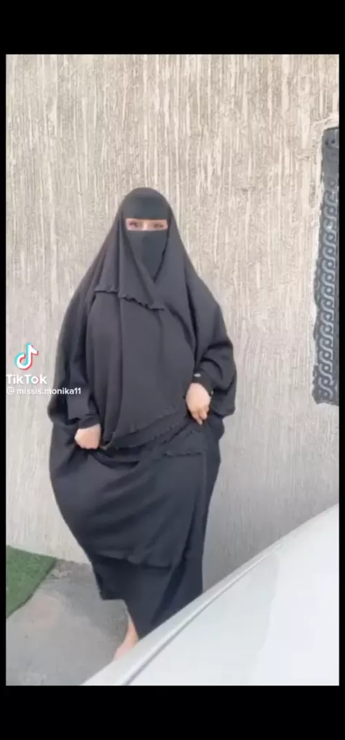 does someone know who she is?