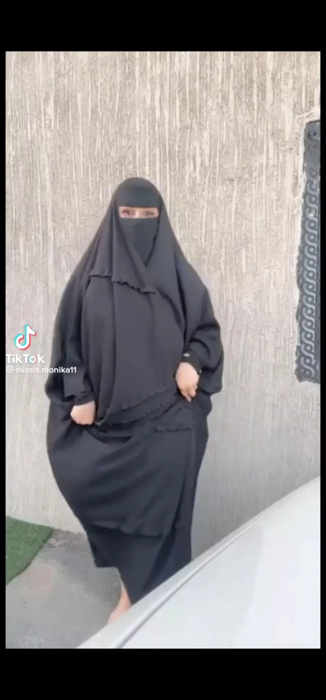 does someone know who she is?