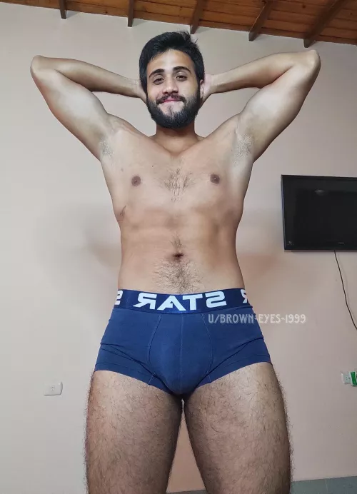 Hey bro wanna lick? 👅