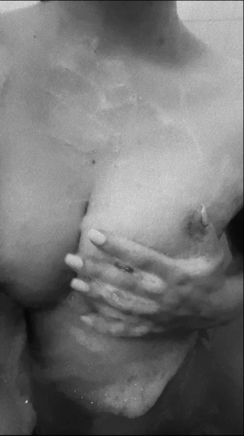 Hot shower in the morning 🥵 the video is on onlyfans 😘