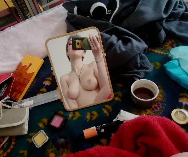 I just [f]inished doing my makeup, wanna ruin it? 🖤