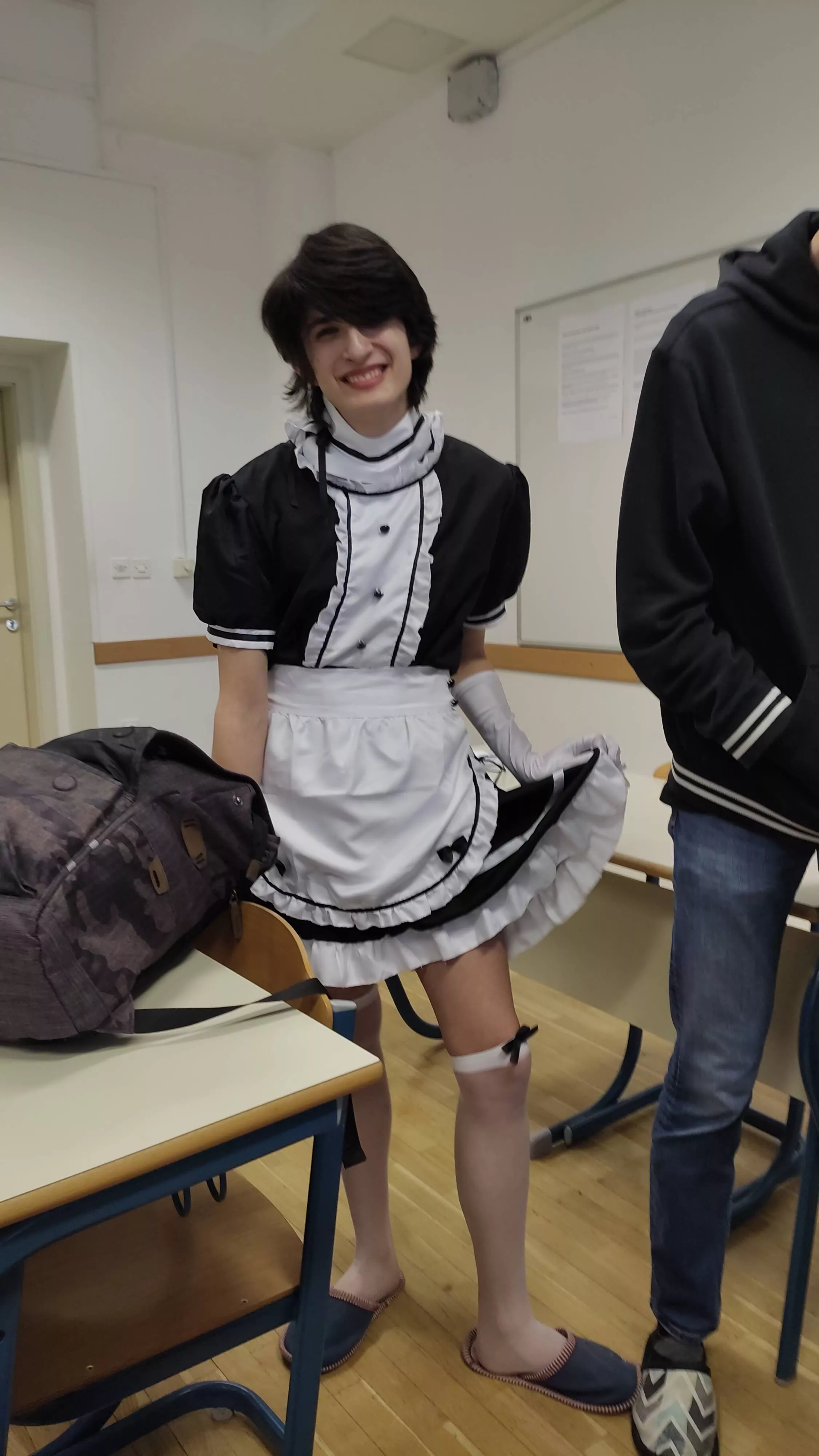 I went to school in a maid outfit 😳