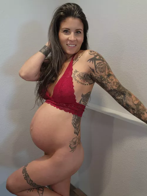 I'm looking less petite and more pregnant! 😘