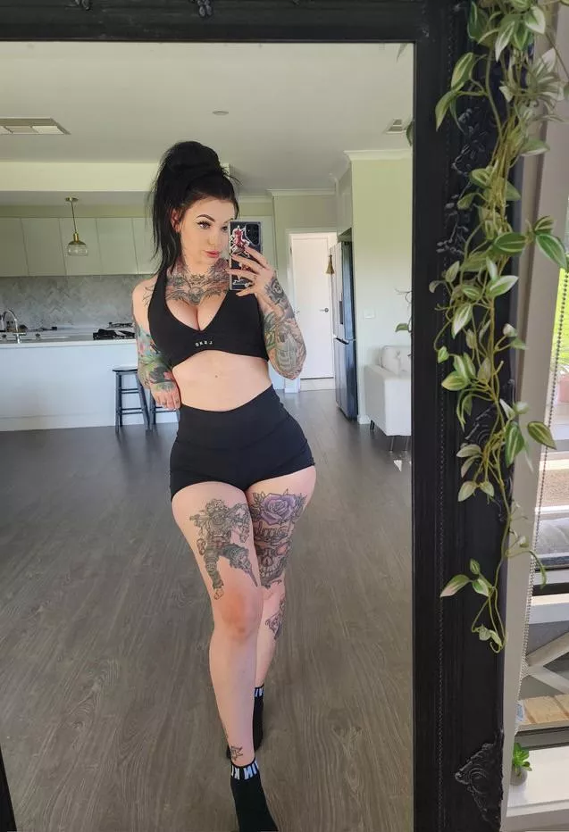 Make thumb and Say hi if you want me to peg you until I destroy your boy pussy🥵