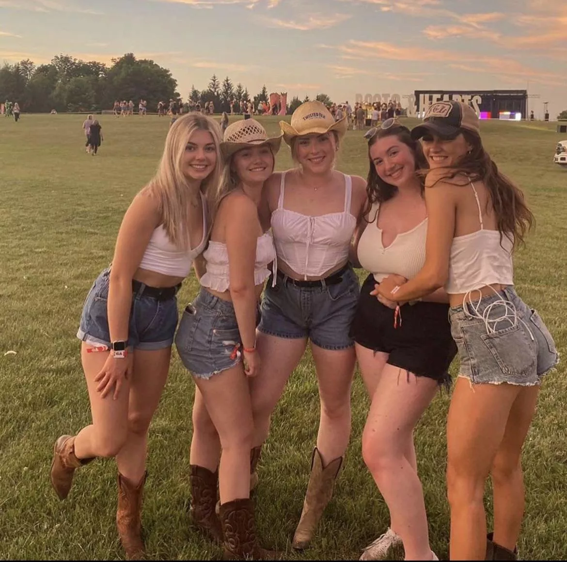 Music Festival Girls