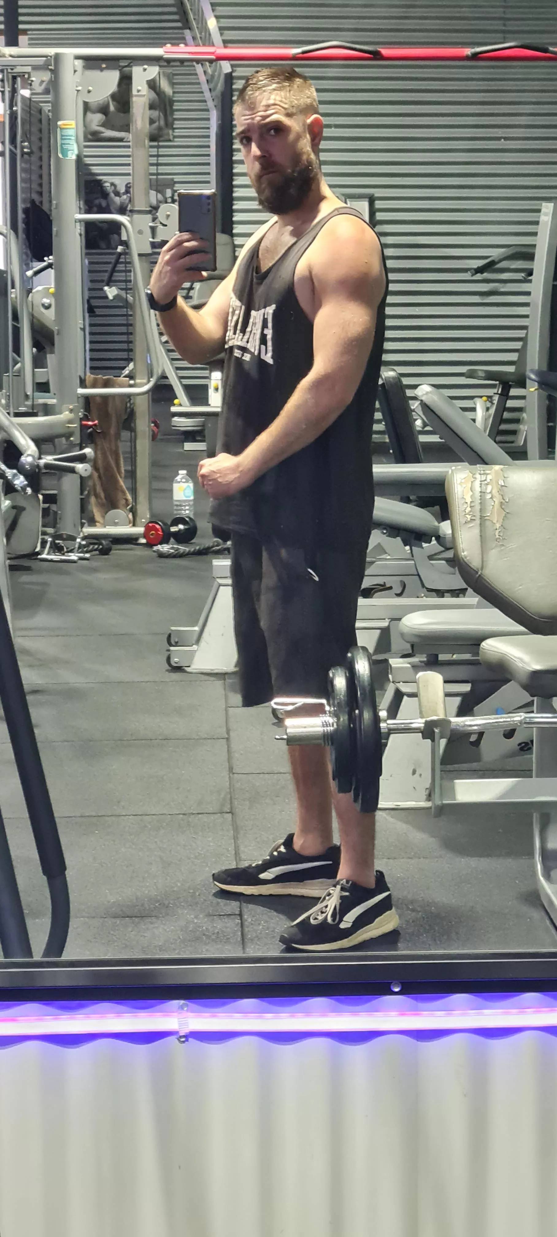 slightly frustrated in the gym just don't seem to be growing lol