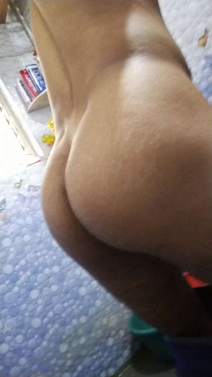 wanna open it further 😉🍑