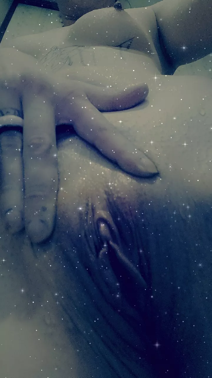 wanna rub it for me? maybe with youre tongue 🥵