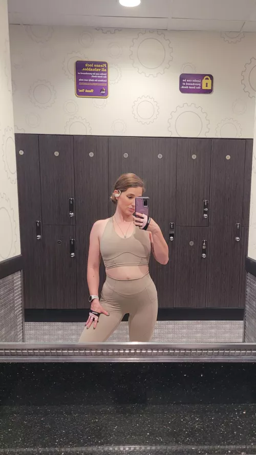 We were feeling the monochrome today, even my shoes matched 🙈