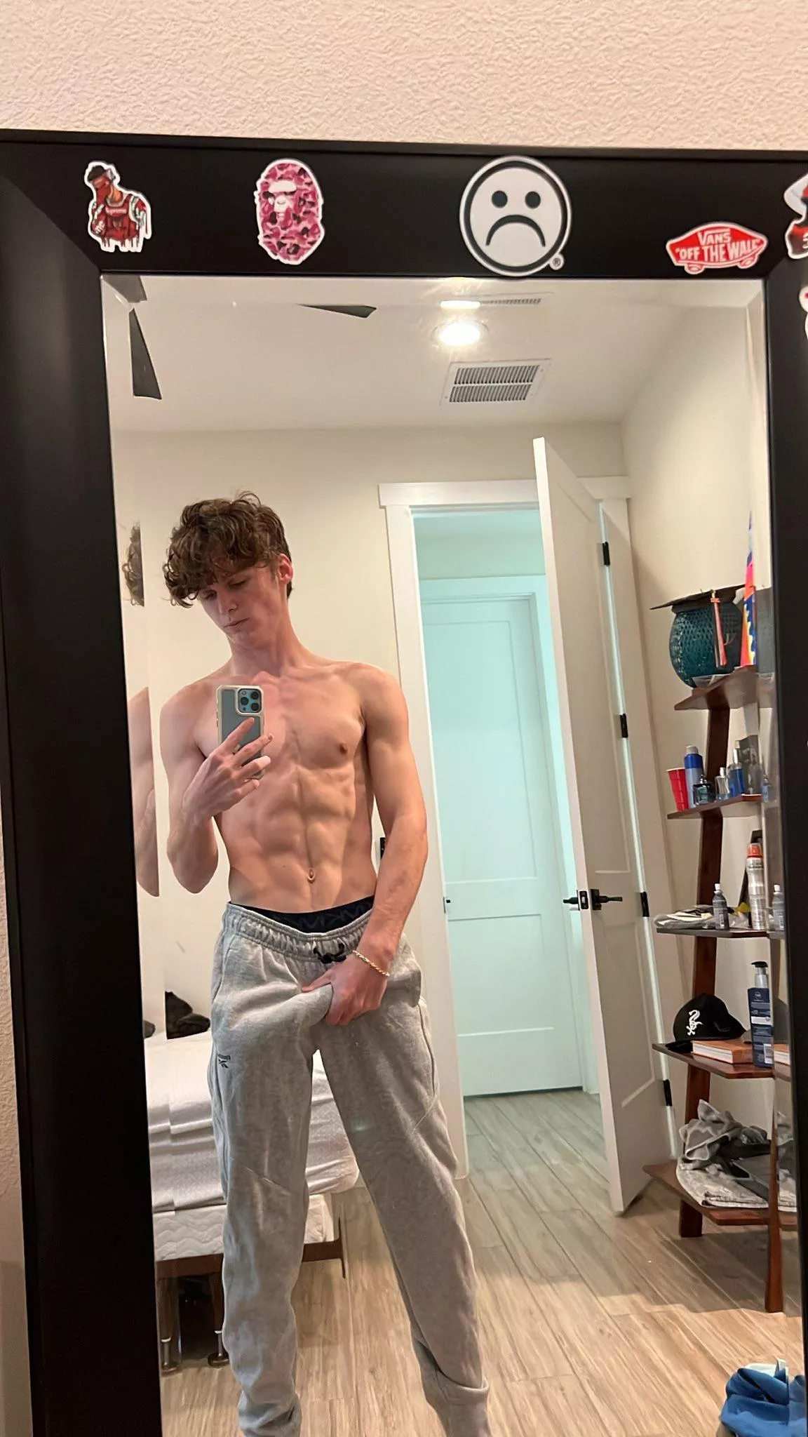 who wants my veiny third leg