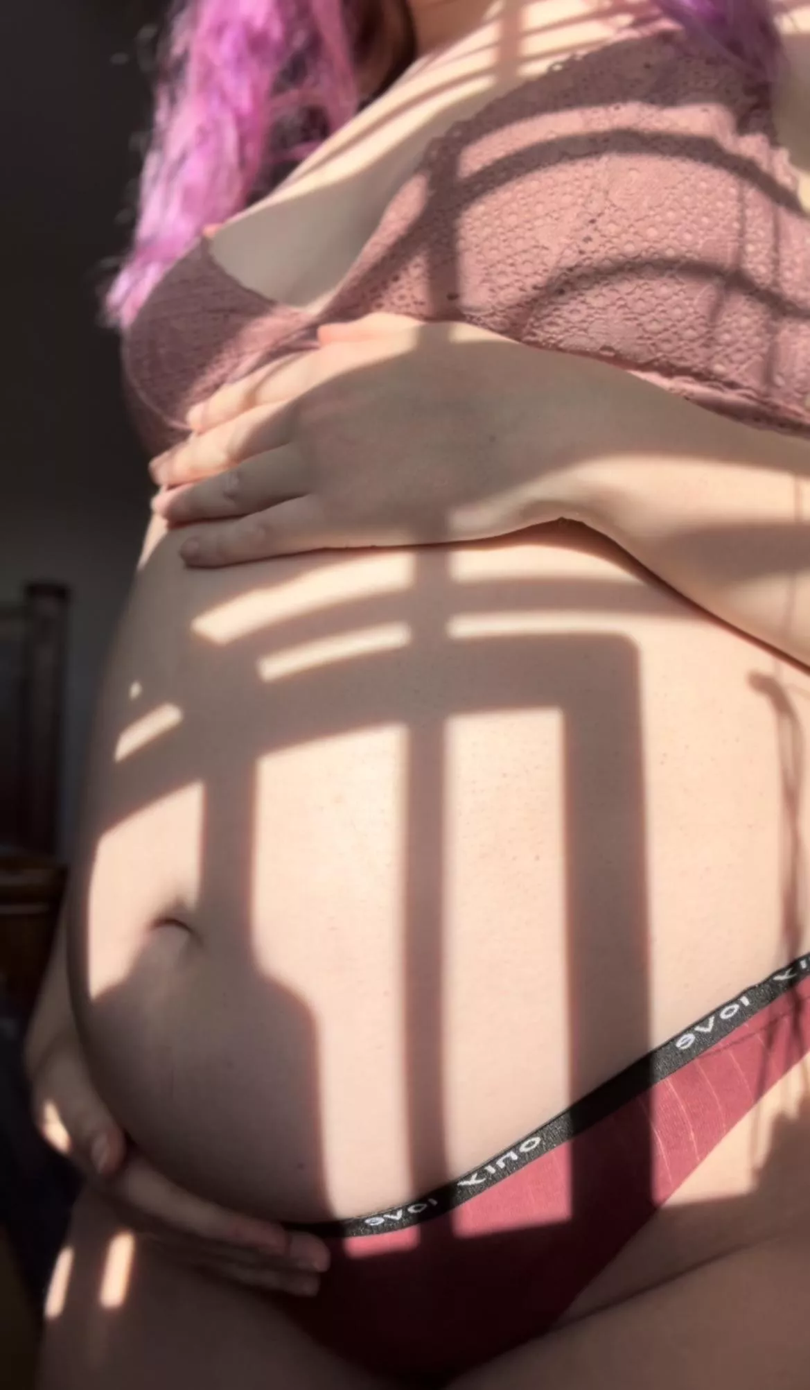 who wants to see the video of me rubbing lotion all over my bump? 😇