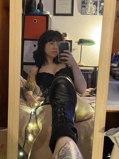 30[F4M] Seattle /Online - Looking for Obedient Subs