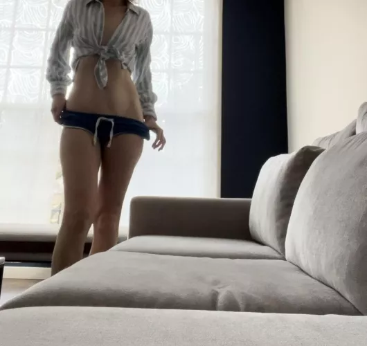 6 foot tall giantess in training [oc]