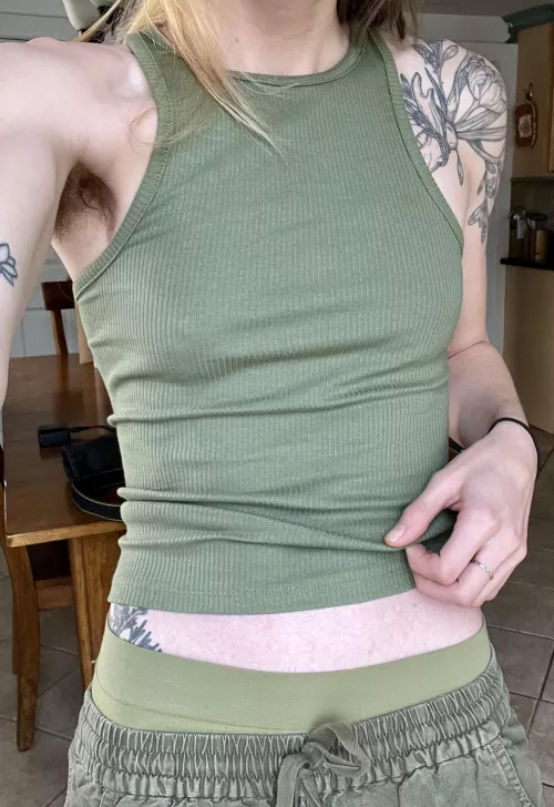 A monotone comfy fit