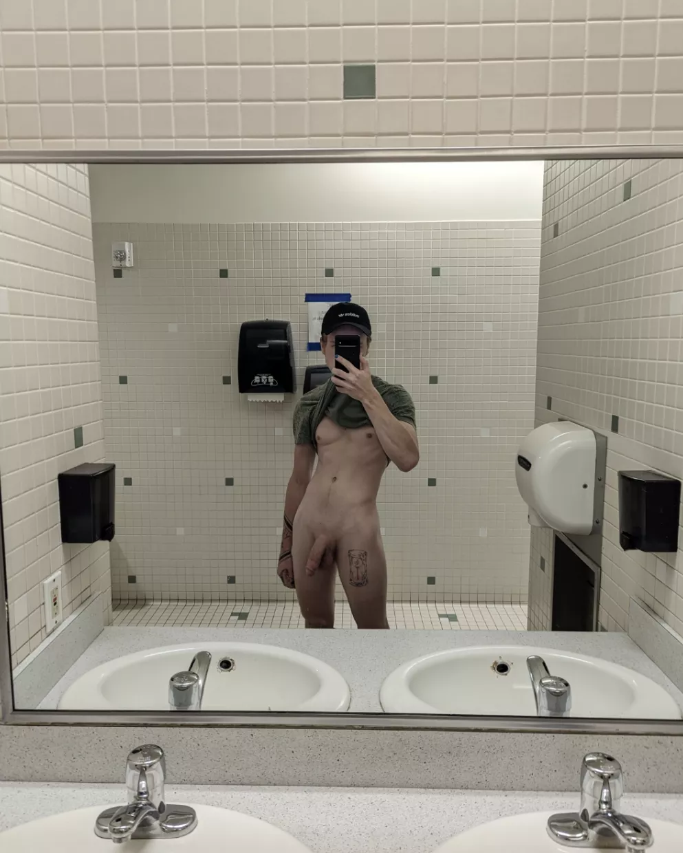 Any ladies wanna join me in the boy's room? Buds don't mind, I promise.