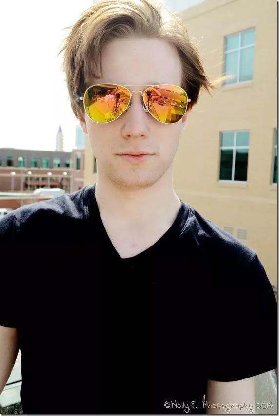 Anyone fancy a chat? Discord is best! PM? Also, I’m an old modeling photo of me… 🫢 Anyone fancy a chat? Discord is best! PM? Also, I’m an old modeling photo of me… 🫢