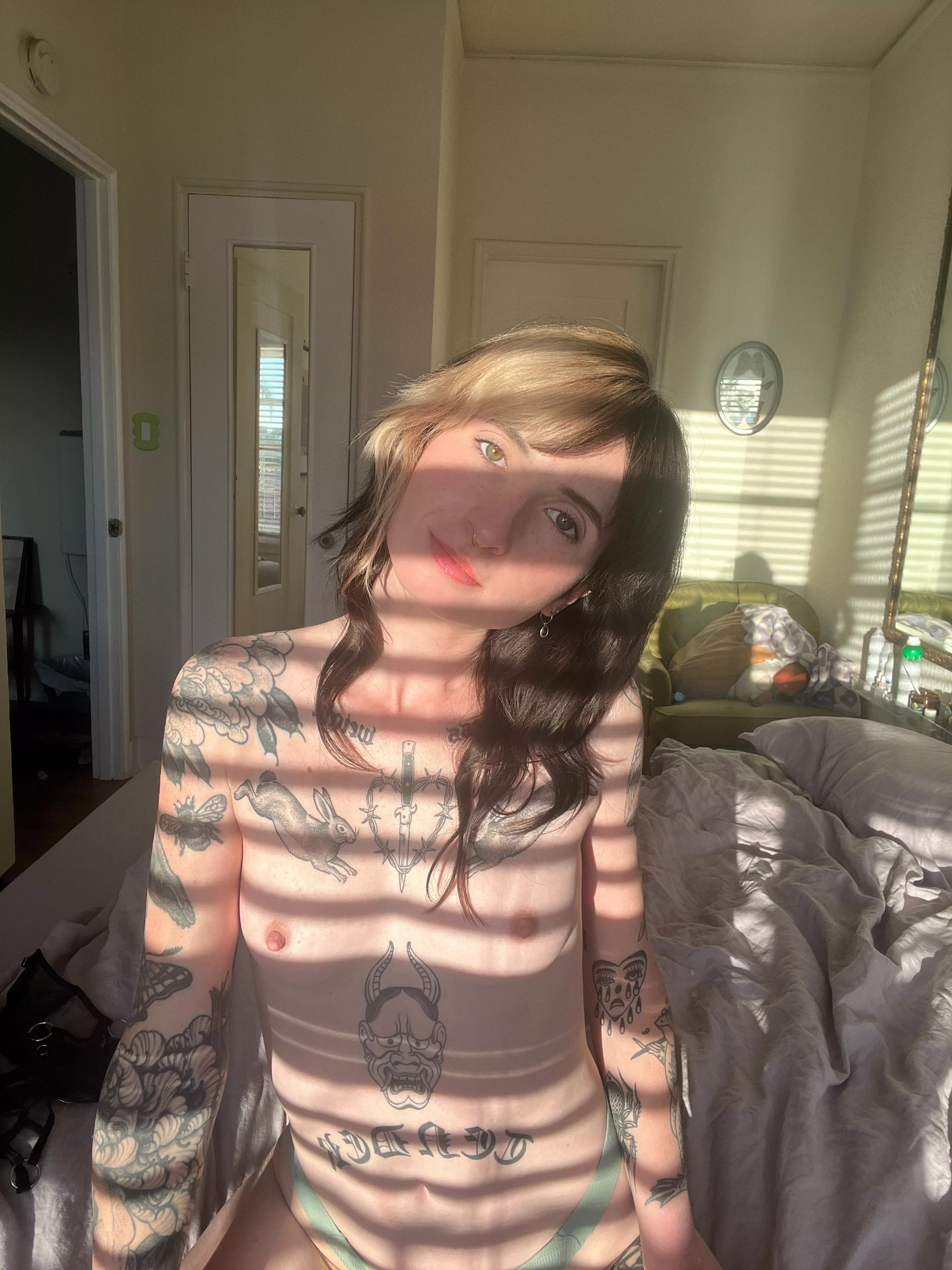 Anyone like pale emo girls in the sun?