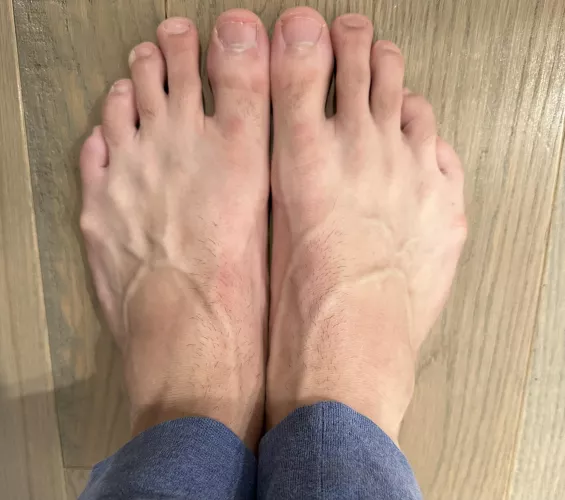 Big veiny feet