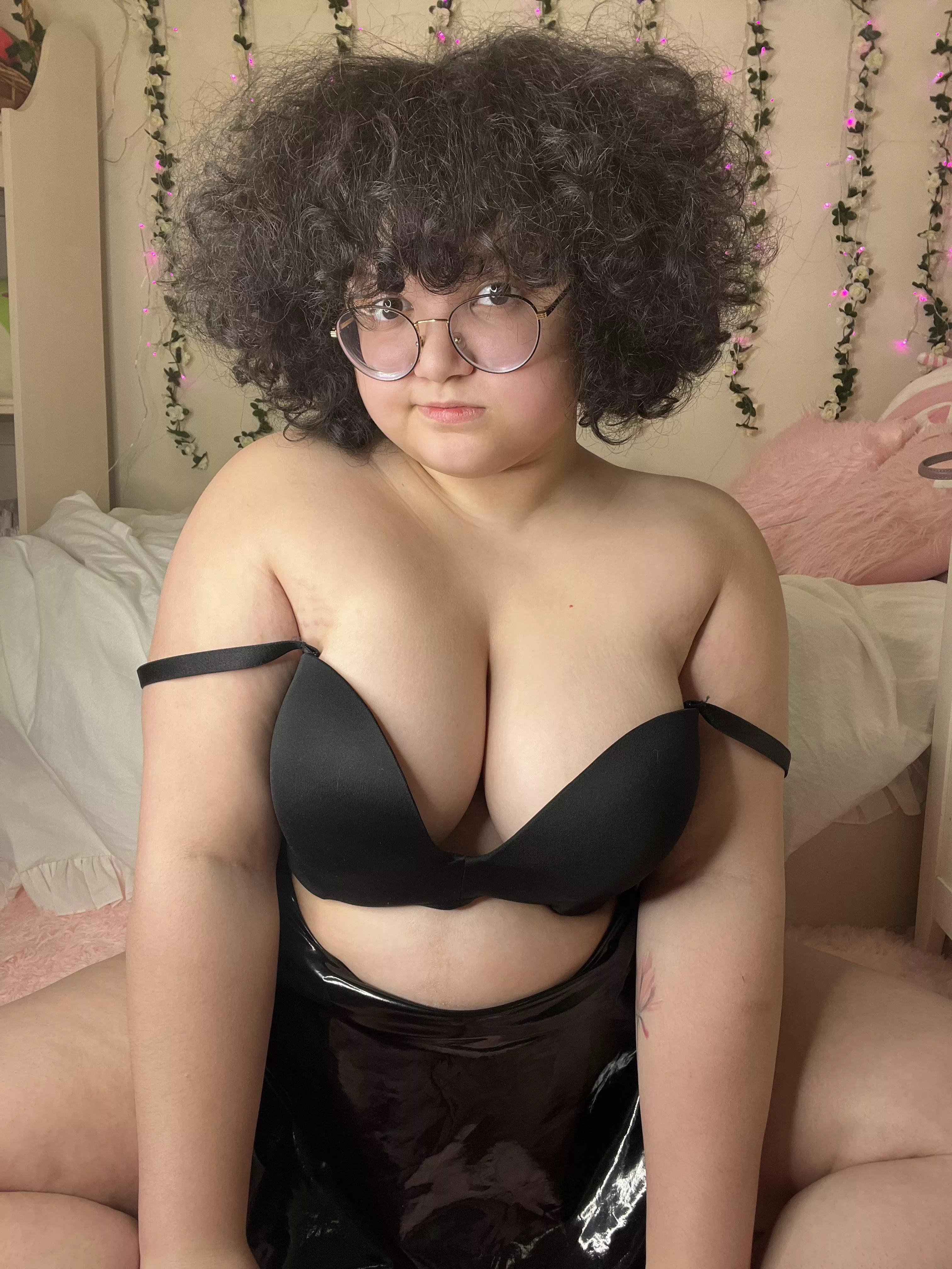 Black bra or no bra? 😏