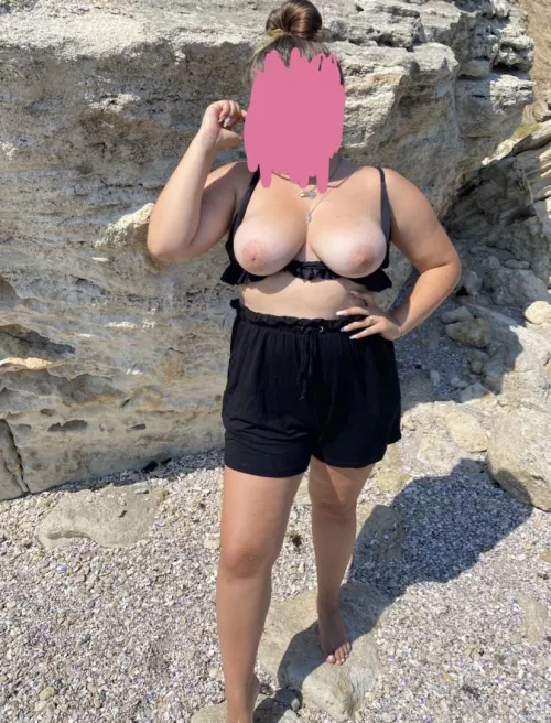 Crowded Beach flash 🥵