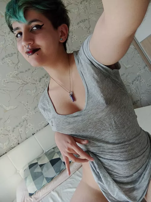 Does this gray shirt suit me? 😜