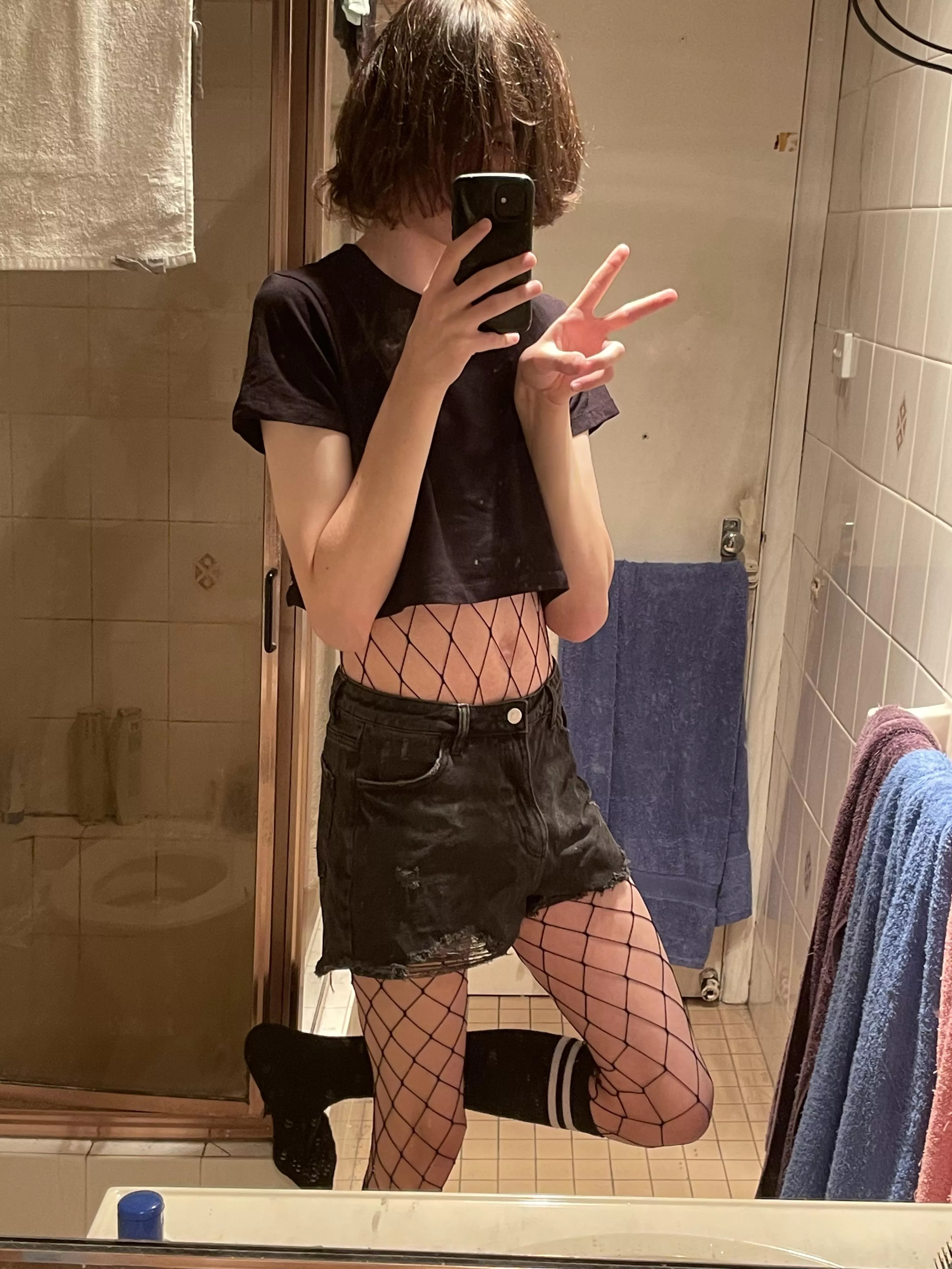 how huggable am i looking? >-<