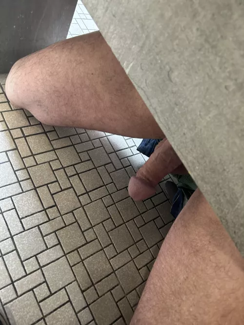 Hung Daddy on my campus yesterday 😍