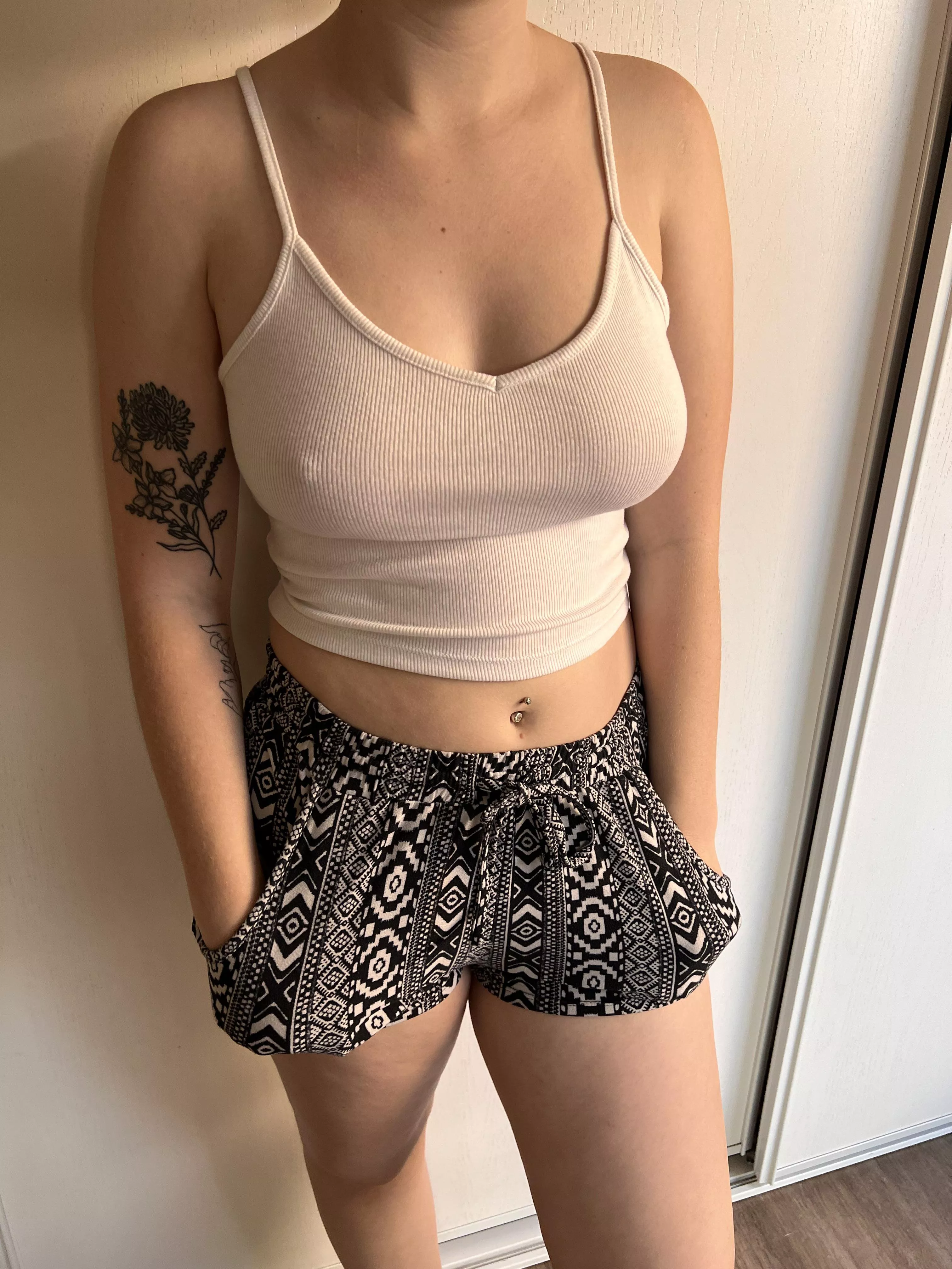 I love spring time outfits! 😇