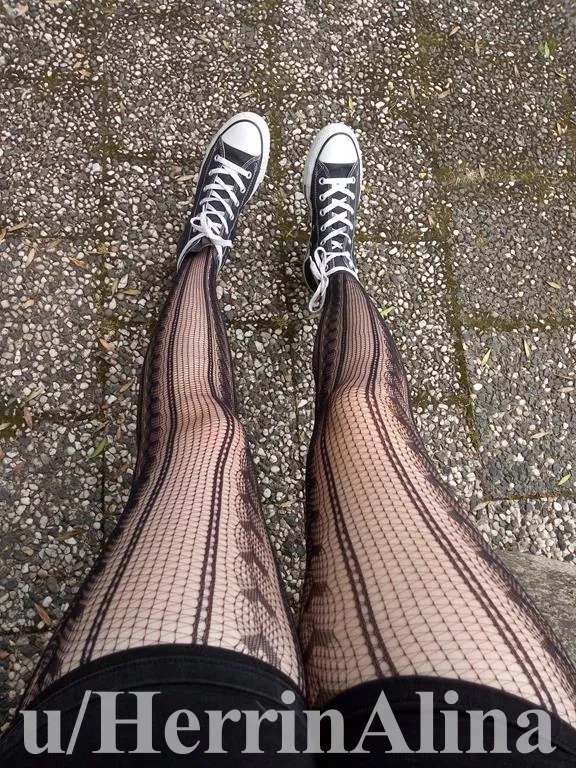 i love wearing fishnet tights!!!