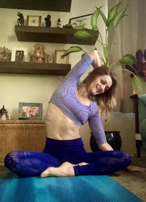 Let’s stretch! It’s yoga time on Chaturbate. If we hit some goals we can make it naked! Join me at http://peppermintdusty.live