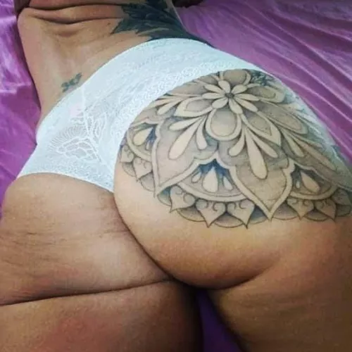 Meet the tatted MILF nextdoor 😈💋 I'm Jess 🖤 and I like making guys cum to my pics🤤😈