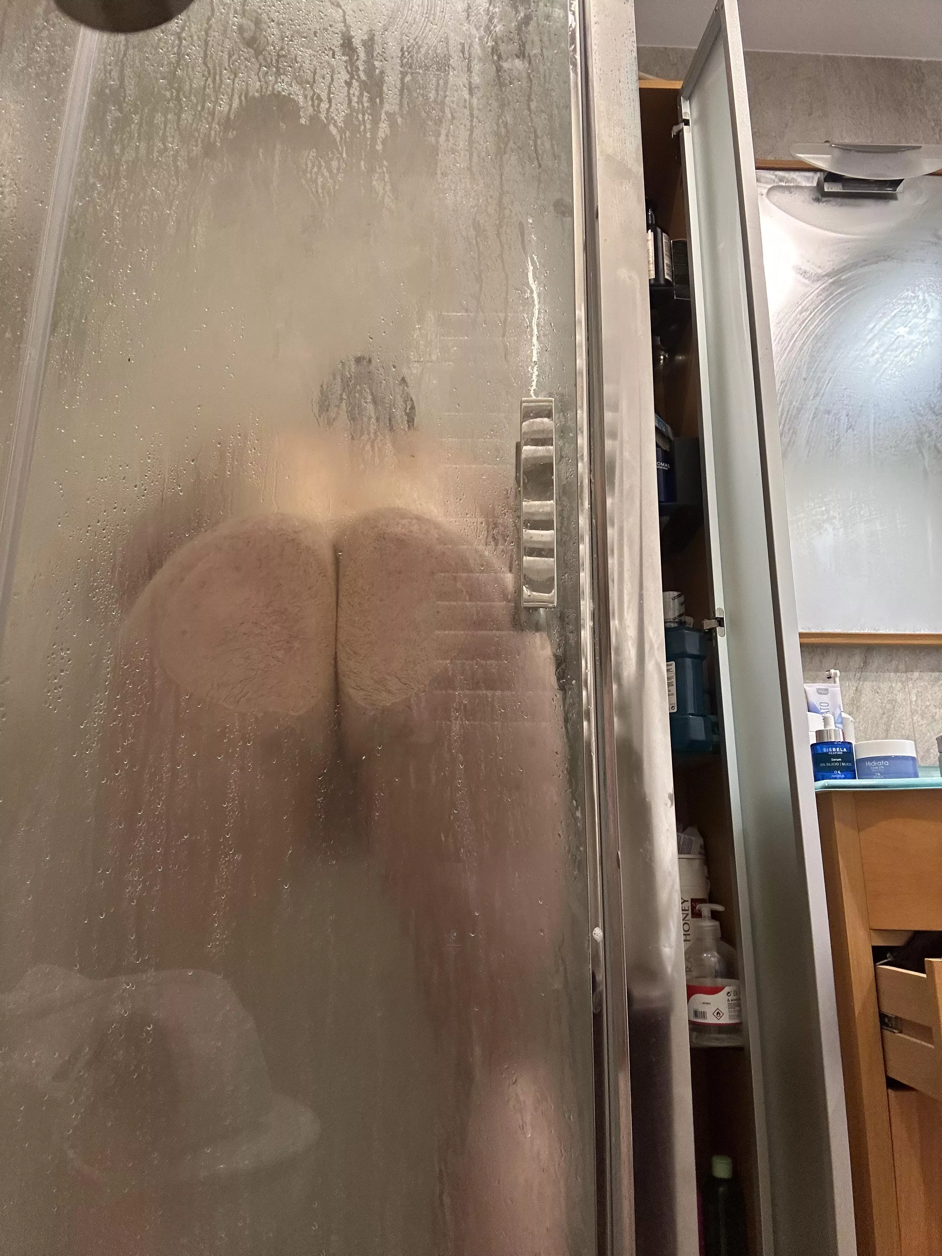 Open the door and my ass is yours 🫣