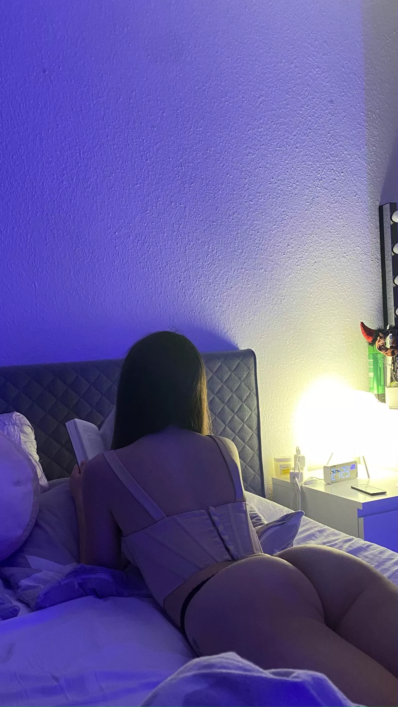 pale ass need some slaps