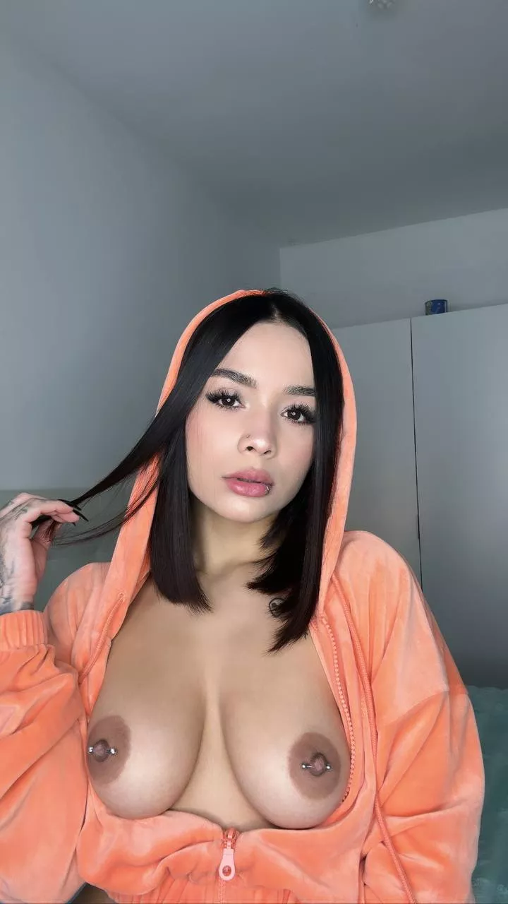 Perfectly homegrown and like to be titfucked ;) [Image]