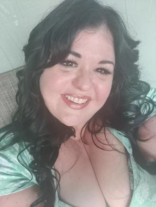 setting up my onlyfans account! I'll let y'all know when it's ready!