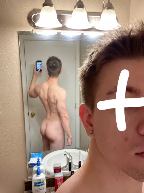 That’s a man with a woman’s ass 😛 🍑