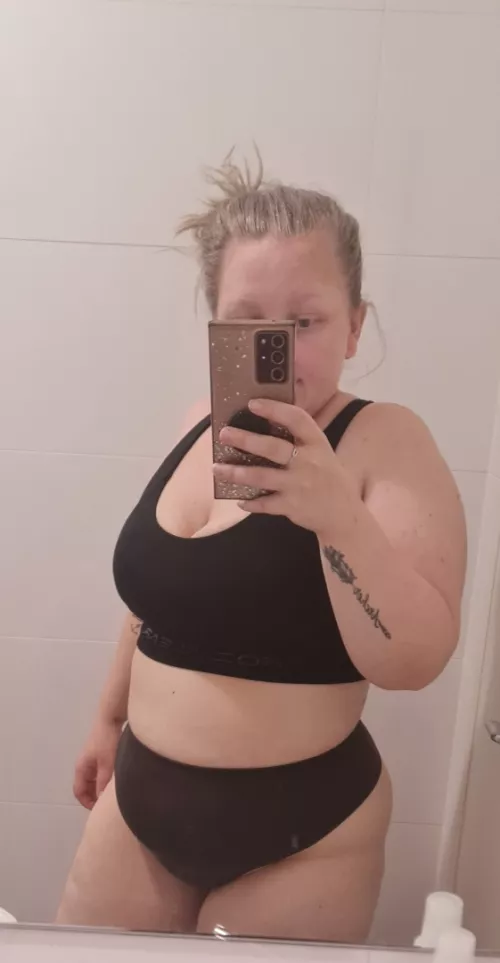 Wanna join me in bed! 😈