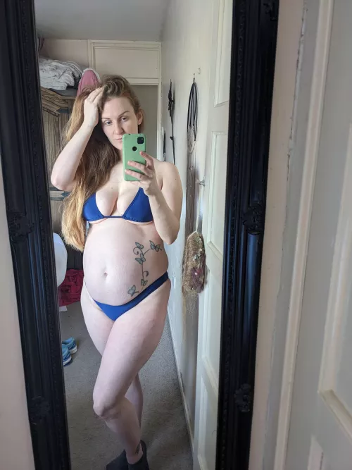 who likes pregnant women in bikinis?