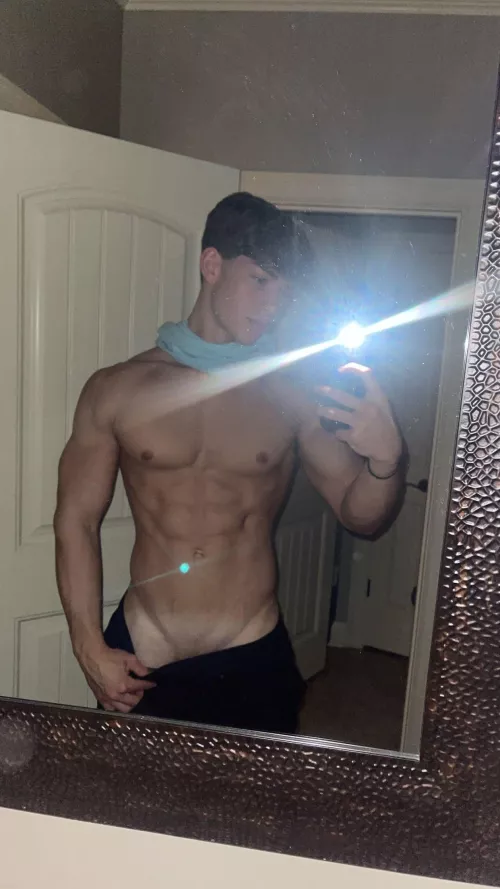 who wants to see my cock 😇