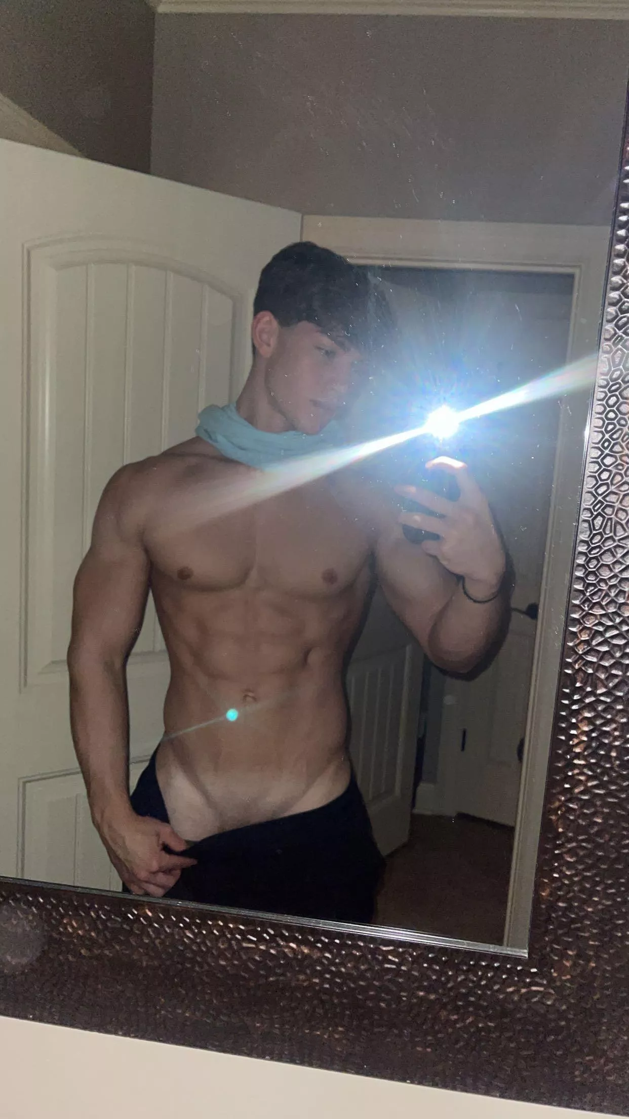 who wants to see my cock 😇